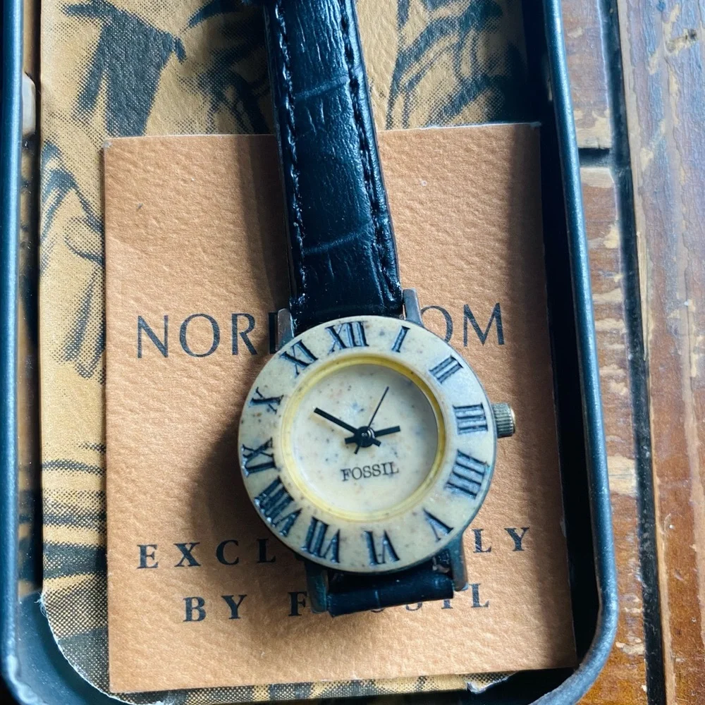 1995 SMALL STONE FACE FOSSIL WATCH BW-6706